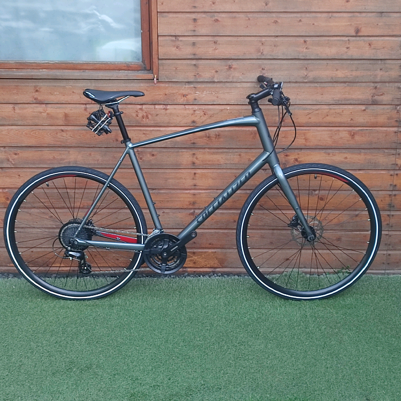 MINT Specialized sirrus hybrid bike XXL 